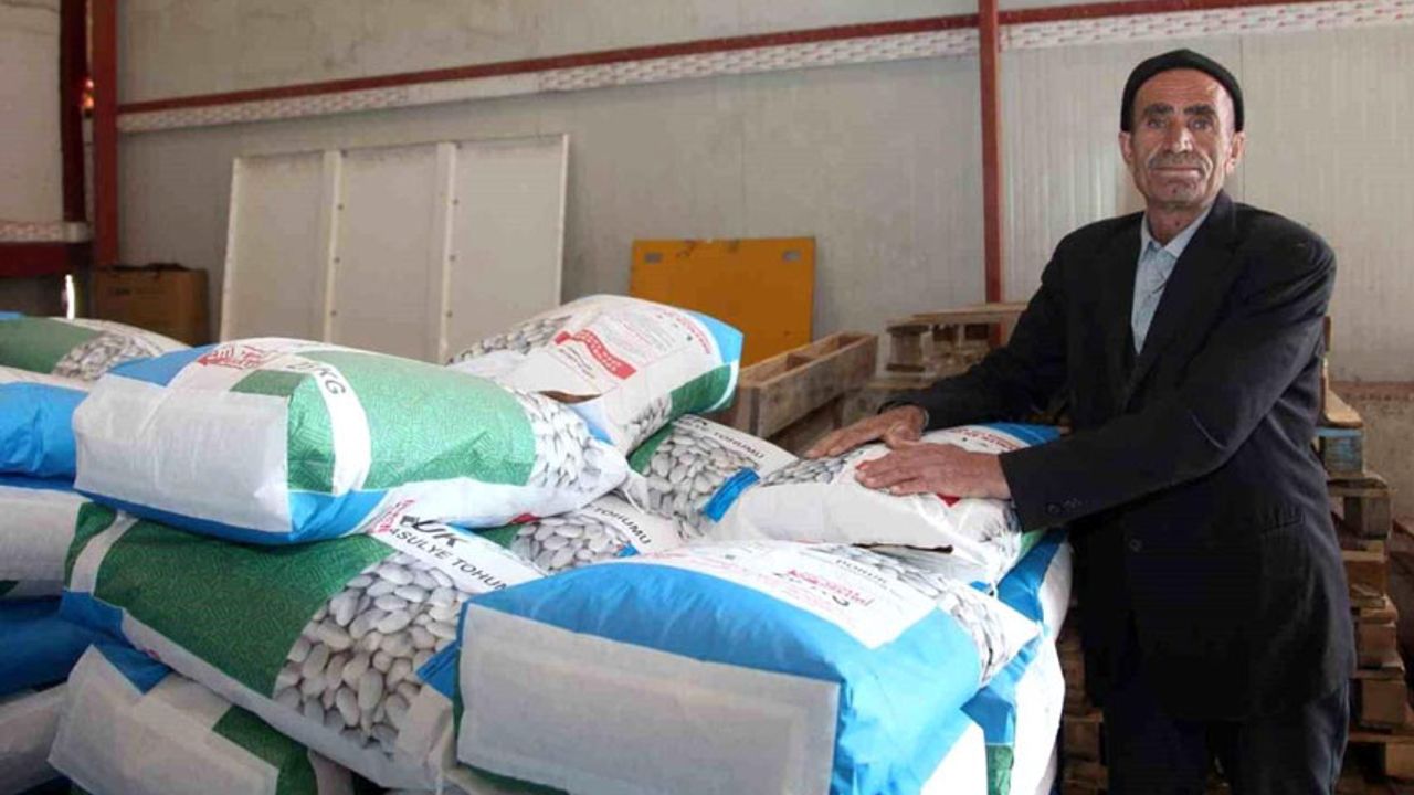 Ahlat'ta 87 çiftçiye 34 ton sertifikalı kuru fasulye tohumu dağıtıldı