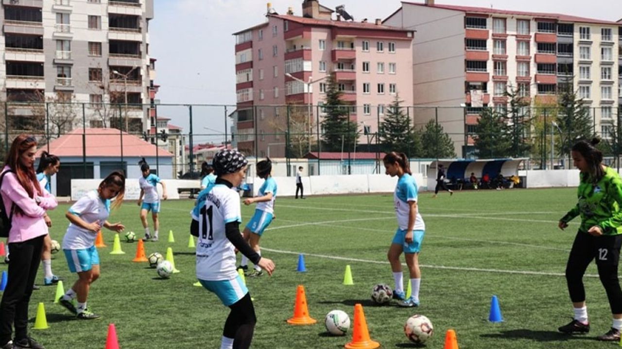 Bitlis Kadın Futbol Takımı'nın hedefi Süper Lig