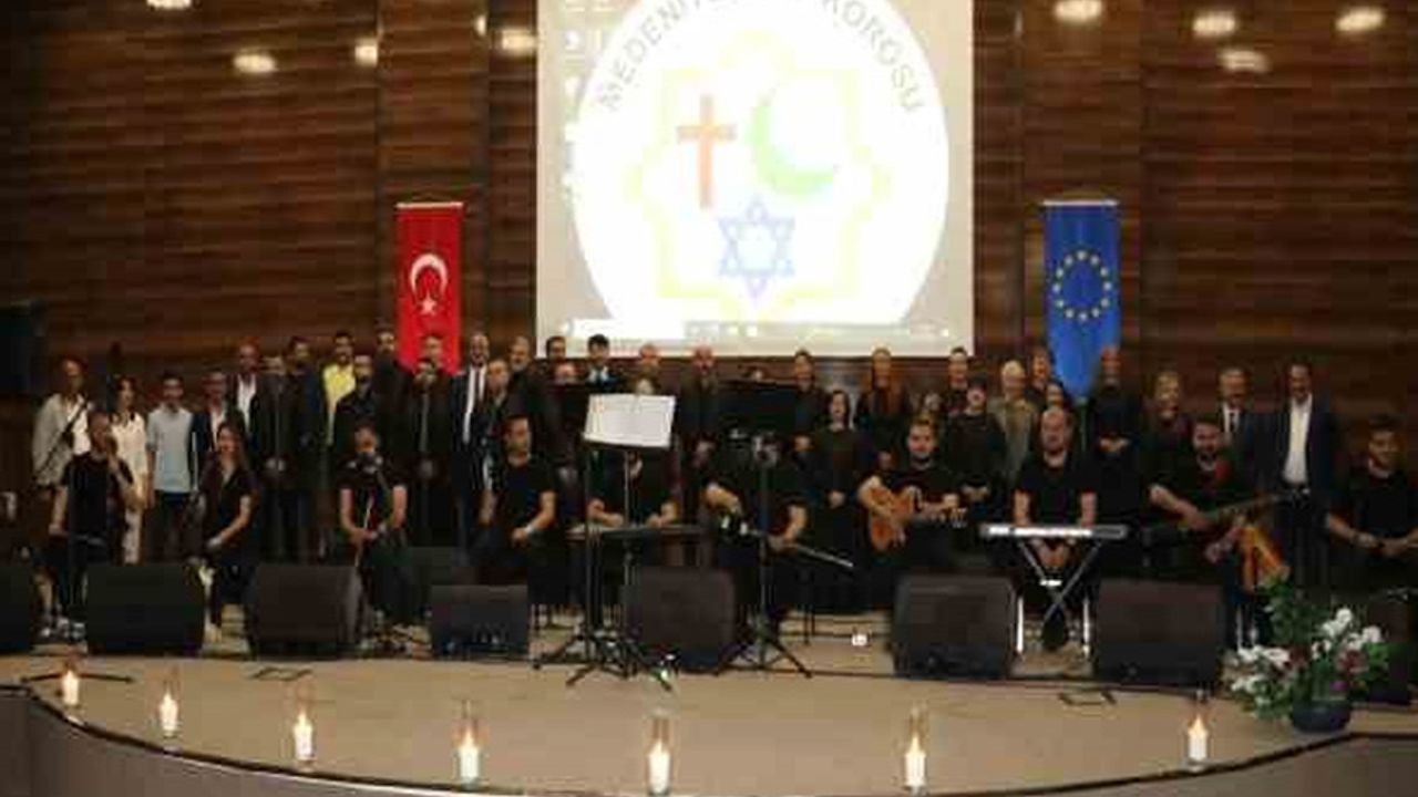 Antakya Medeniyetler Korosu'ndan Van'da dayanışma konseri
