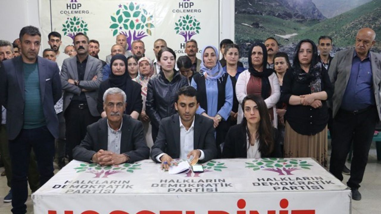 Yeşil Sol Parti Hakkari'de 'Demokrasi nöbeti' başlattı