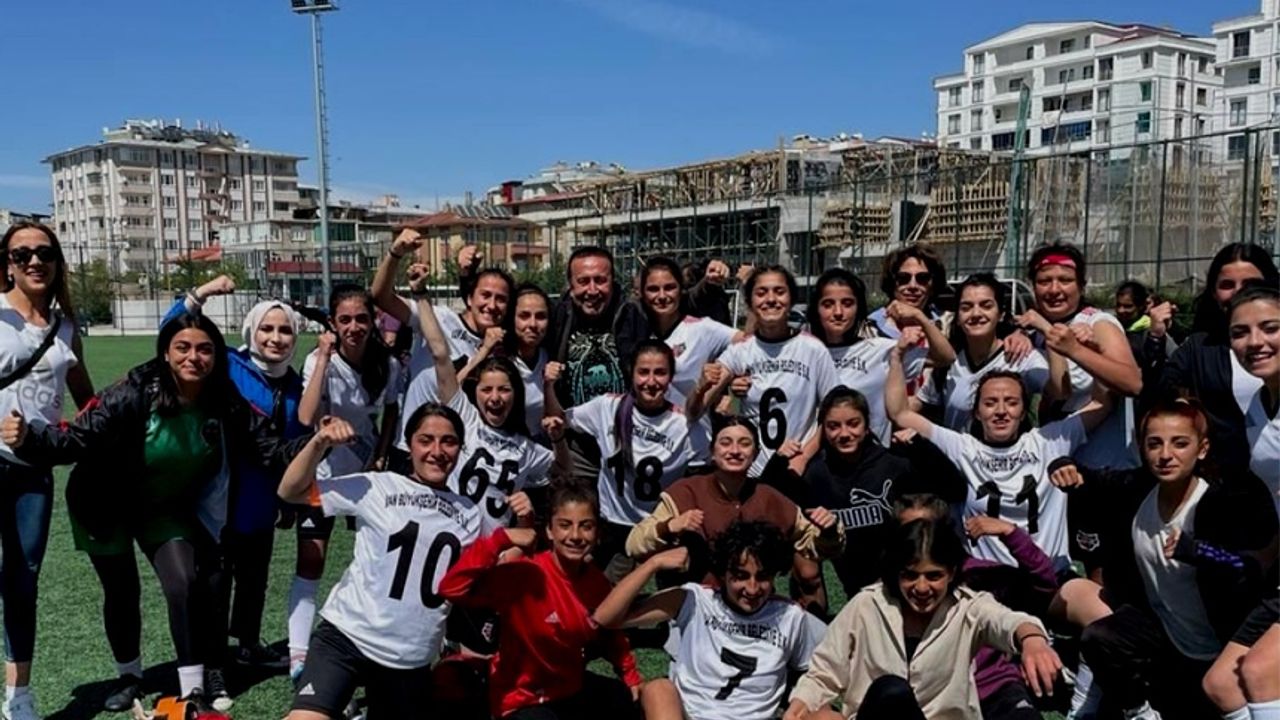 Büyükşehir Belediyespor Kadın Futbol Takımı Play-Off'a kaldı