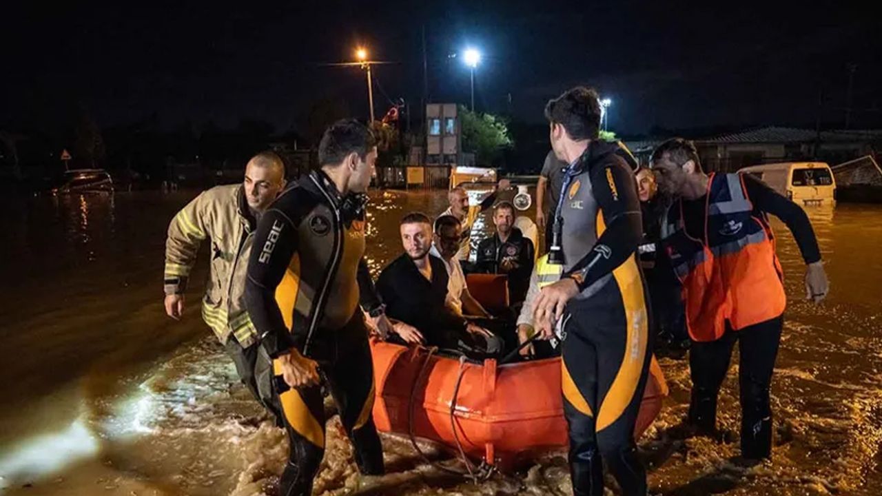 İstanbul Valiliği selin bilançosunu açıkladı: 2 kişi hayatını kaybetti, 12 kişi yaralandı