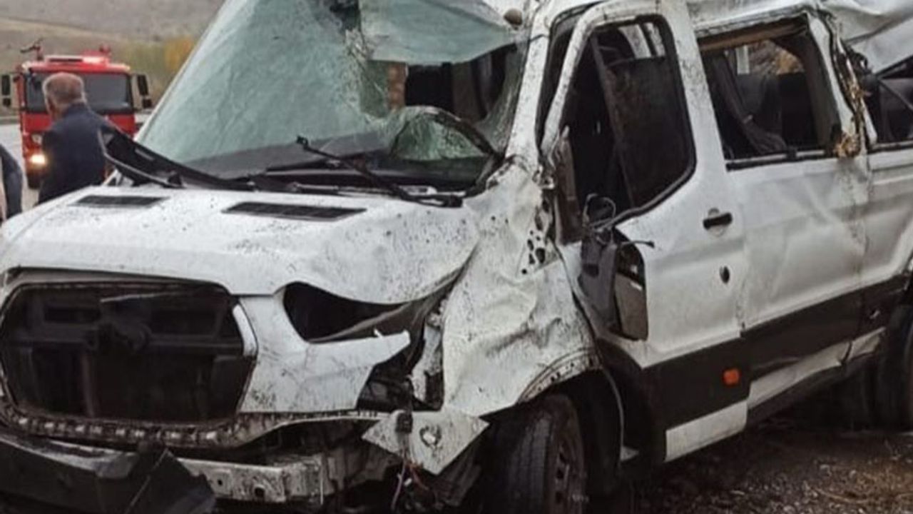 Van’da yolcu minibüsü kaza yaptı: 7 yaralı