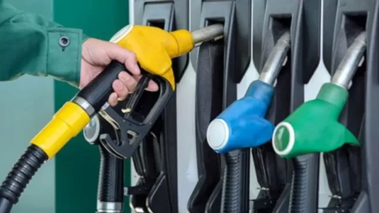 Benzin rekor kırdı: Yeni zam pompaya nasıl yansıdı?