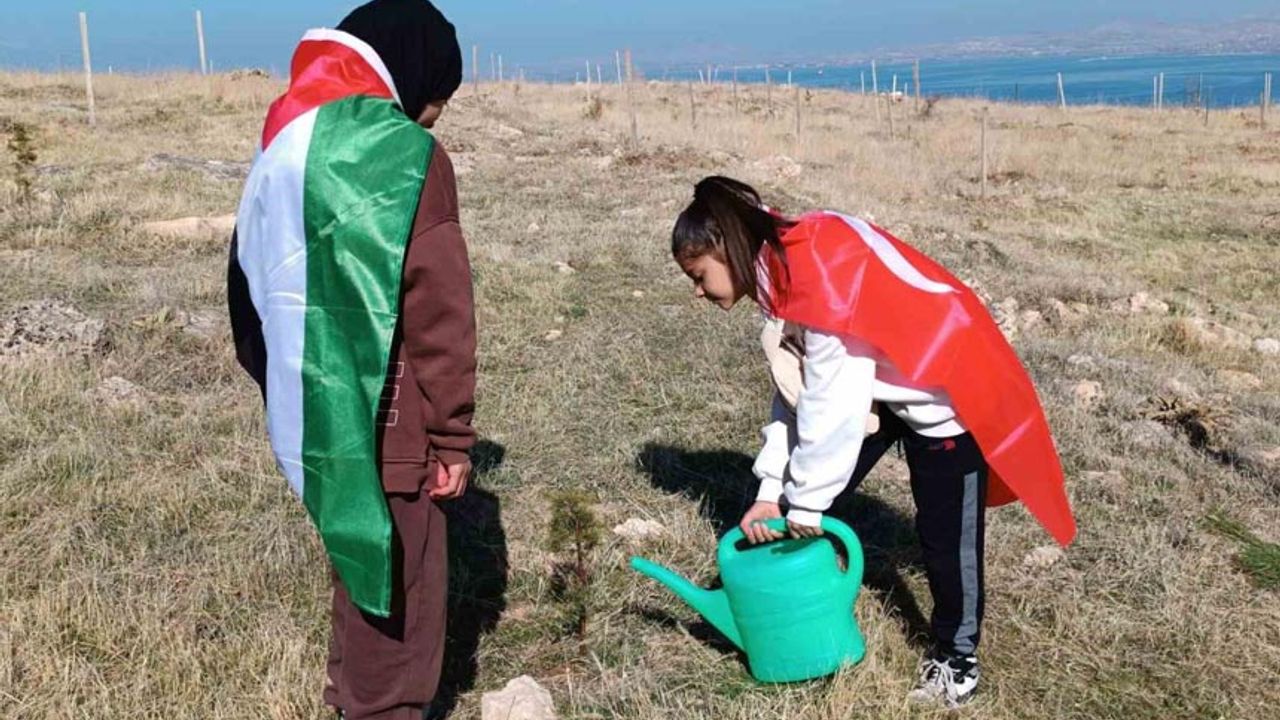 Van’da Gazzeli çocuklar adına fidan dikildi