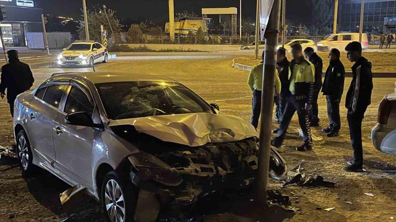 Diyarbakır’da kırmızı ışık ihlali kaza getirdi: 1’i çocuk 5 yaralı