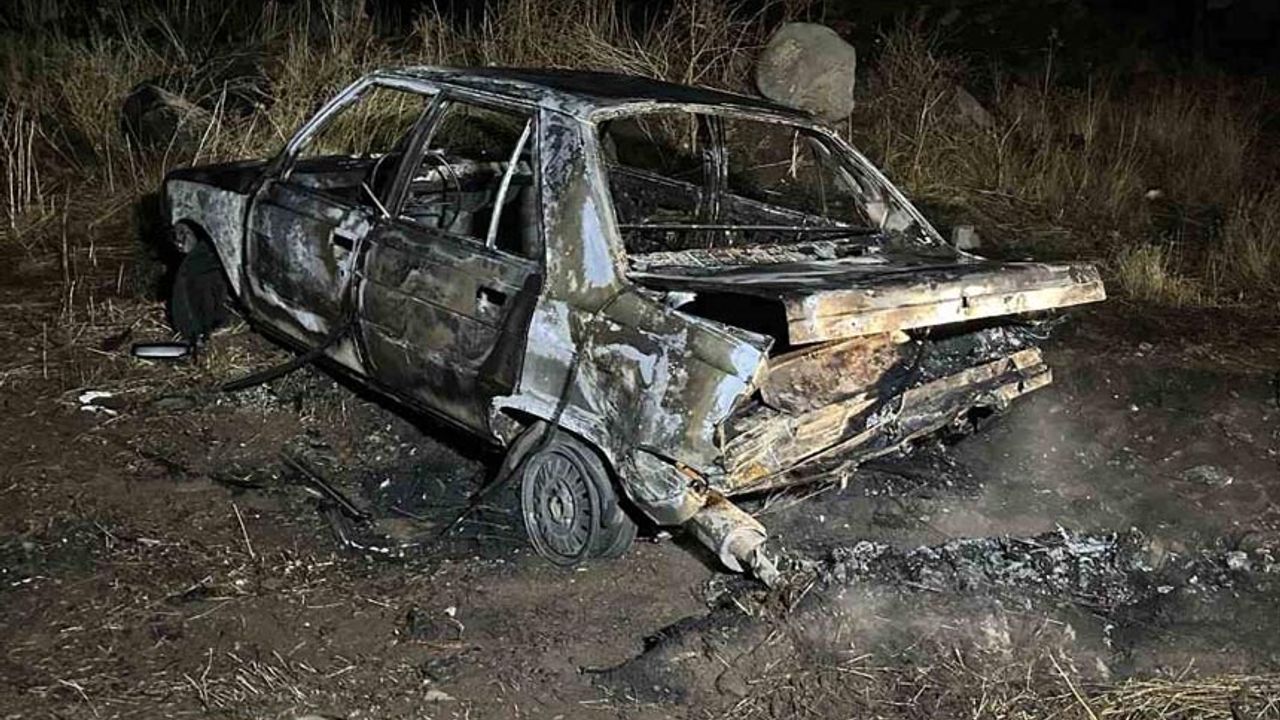Siverek’te kaza yapan otomobiller alev topuna döndü: 1 yaralı