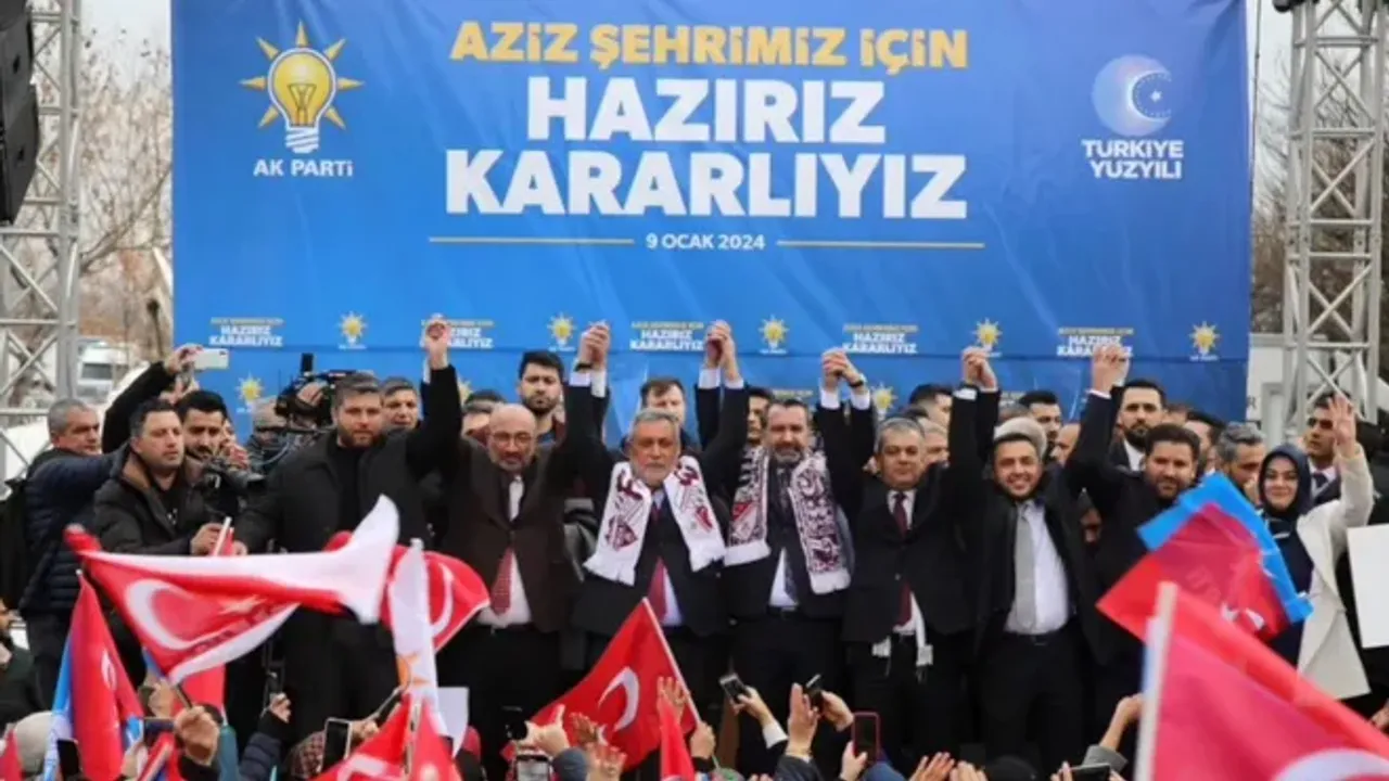İddia: Belediye başkanı AK Partili vekili yumrukladı