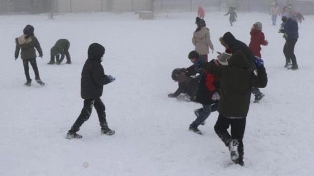 Hakkari genelinde okullara kar tatili