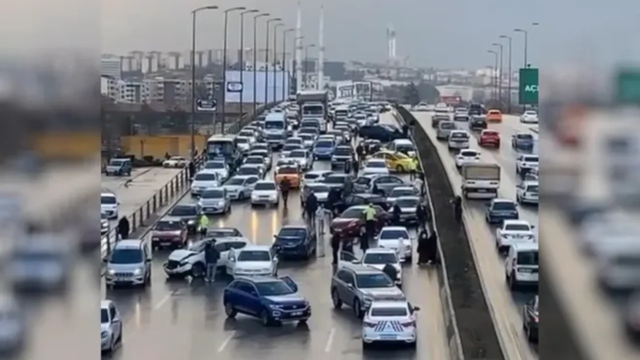 Ankara'da zincirleme kaza: 26 araç birbirine girdi