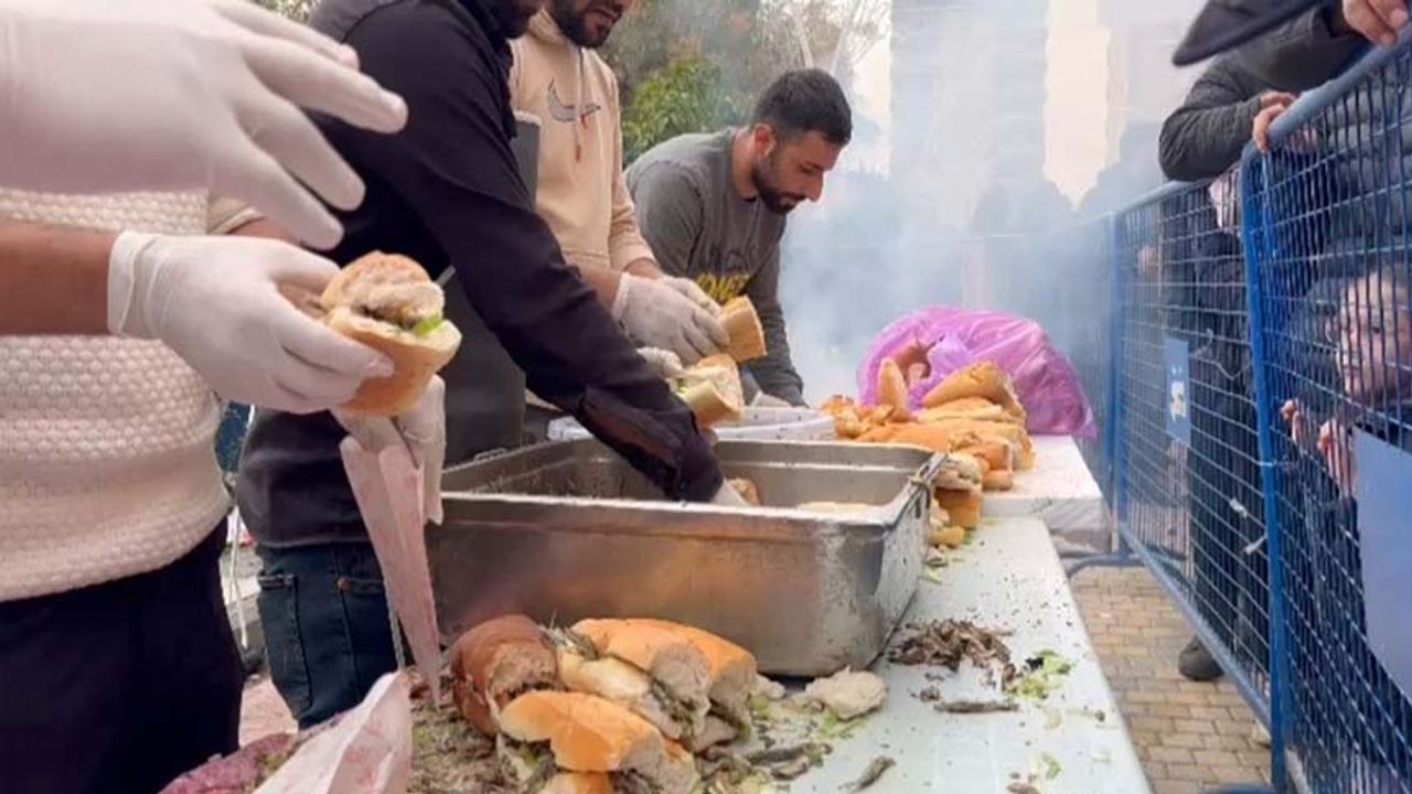 Mardin’de düzenlenen festivalde 1 ton hamsi dağıtıldı