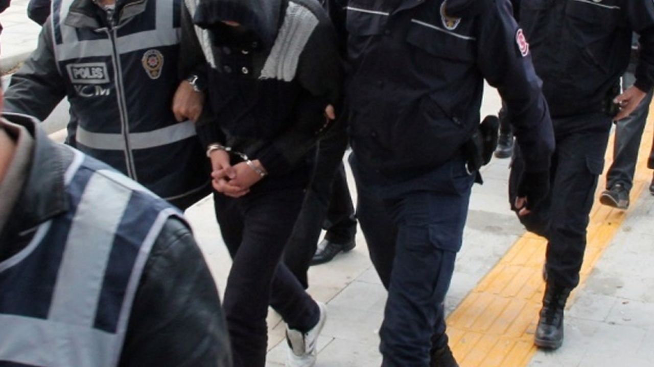 33 kişiyi arayarak 43 milyon lira dolandıran 3 zanlı tutuklandı