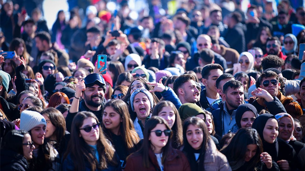 Hakkari'de binlerce kişinin katıldığı 5. Kar Festivali sona erdi