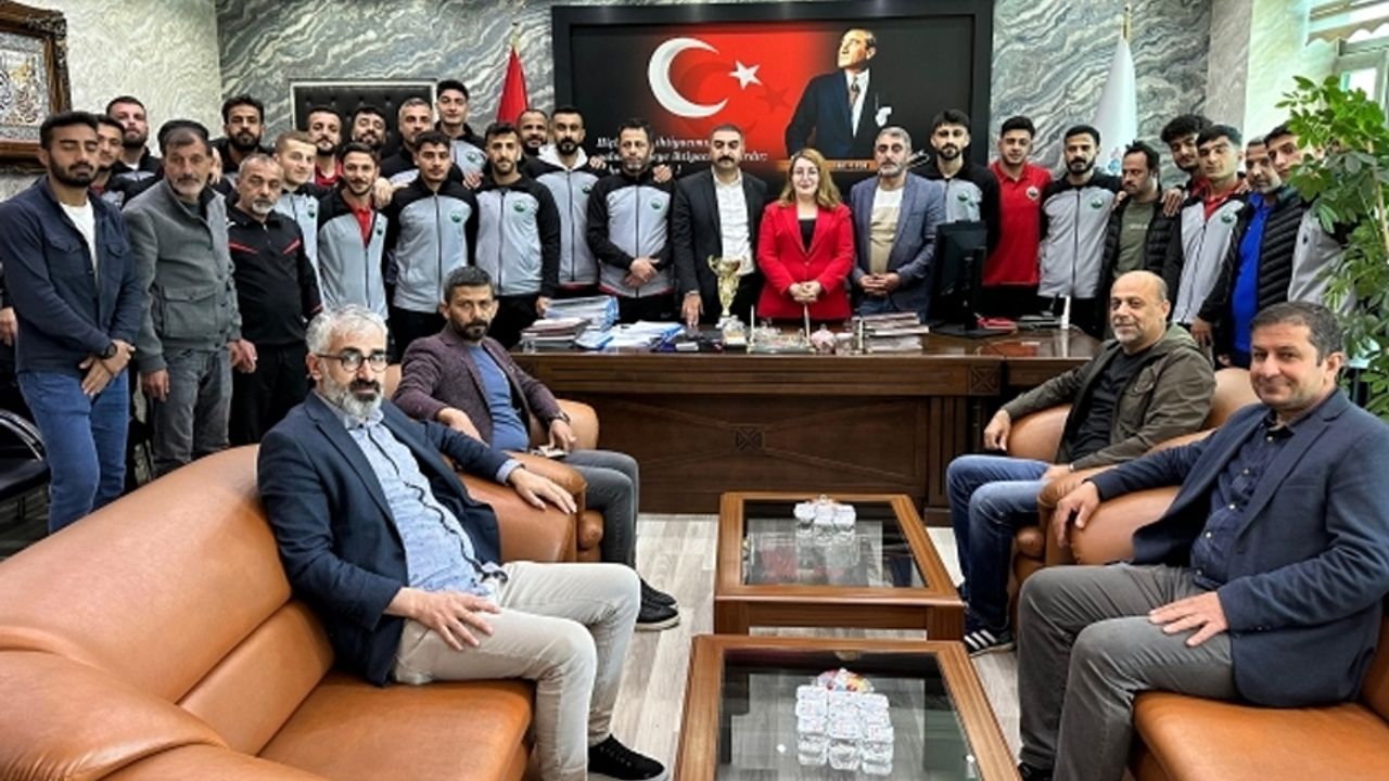 Yüksekova Belediyespor’dan Eş Başkanlara Ziyaret