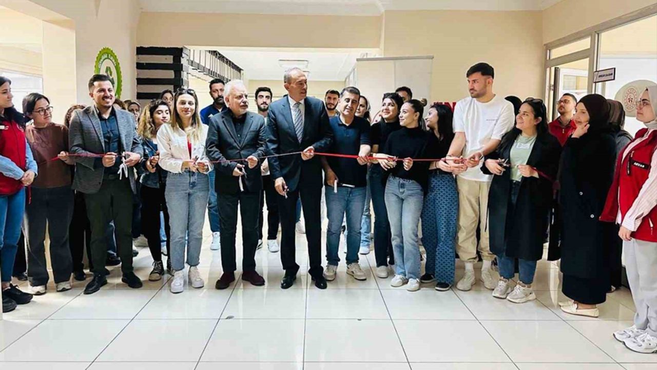 Van’da ‘Tiyatro Dekorları Maket Sergisi’ açıldı