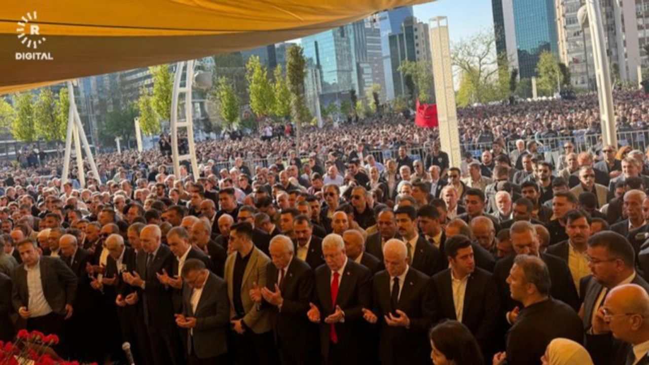 Sırrı Süreyya Önder son yolculuğuna uğurlandı
