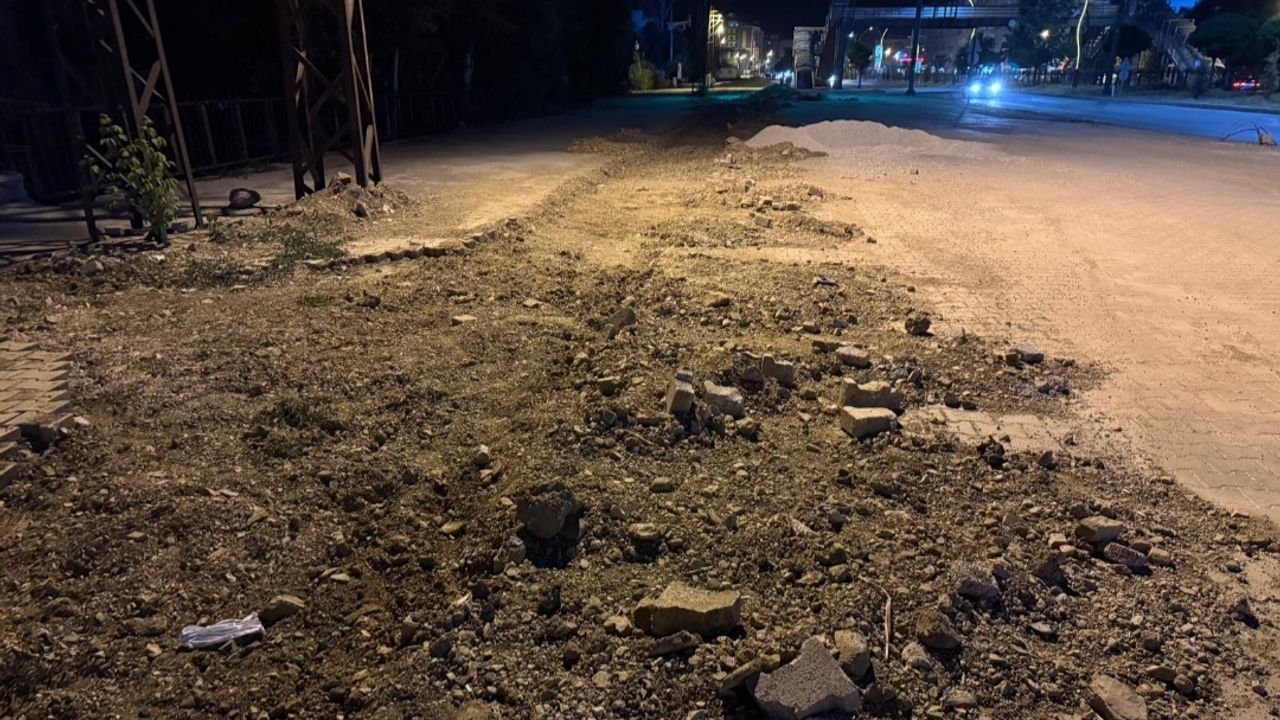 Yüksekova’da Kaldırımlardaki Çukurlar Tepki Çekti