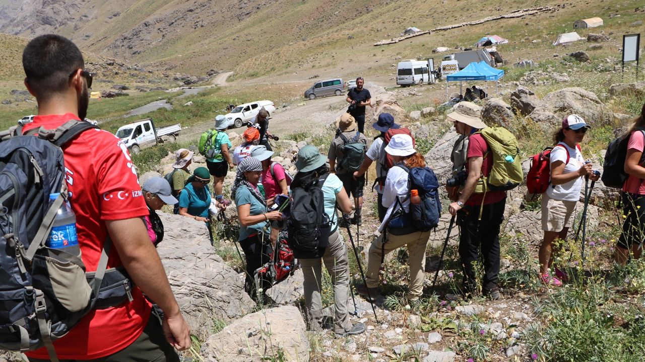 İzmirli Doğaseverler Hakkari doğasına hayran kaldı