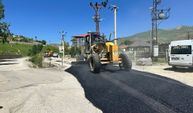 Yüksekova’da Pizok TOKİ Yolunda Asfalt Yama Çalışması Yapıldı