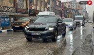 Yüksekova’da karla karışık yağmur hayatı olumsuz etkiliyor