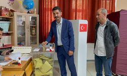 Yeşil sol parti Milletvekili adayı Onur Düşünmez oyunu kullandı