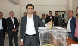 Yeşil Sol Hakkari adayı Parlak oyunu kullandı