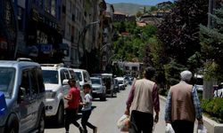 Hakkari'nin en işlek caddesi bayram için trafiğe kapatıldı