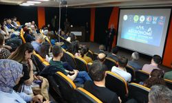 Yüksekova'da öğretmenlere astronomi semineri verildi