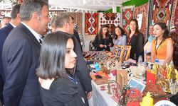 Yüksekova'da halaylı yıl sonu sergisi