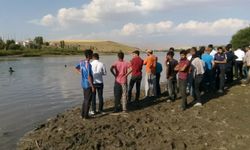 Murat Nehri’ne giren çocuk hayatını kaybetti