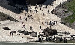 Doğaseverler Yüksekova Alpleri'ndeki Cilo Sat Buzullarına Çıktılar