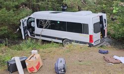 Minibüs, düğün dönüşü kaza yaptı: 4 ölü, 10 yaralı!