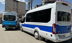 Yüksekova'da yolcu minibüsleri kontak kapattı