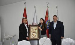 Yüksekova'da tayini çıkan hakim ve savcılara veda yemeği