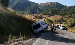 Bingöl’de minibüs devrildi: 12 yaralı