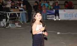 Hakkari’de çocuk ve yetişkinlerin sahne performansı hayran bıraktı