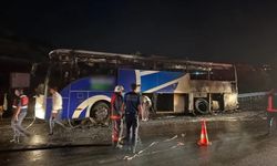 Van'a gelen yolcu otobüsü alev alev yandı