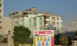 Malatya’da ağır hasarlı binaların patlayıcı ile yıkımları sürüyor
