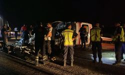 Ambulans otomobille çarpıştı: 3 ölü 3 yaralı