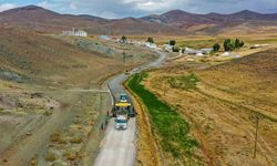 Türkiye’nin en soğuk ilçesinde beton yol çalışması