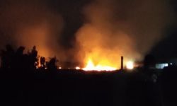 Prefabrik kente yakın çıkan yangın korkuttu
