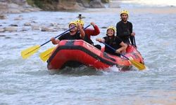 Çukurca’da rafting heyecanı devam ediyor