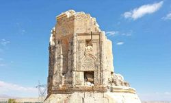 600 yıllık Kara Yusuf Bey Kümbeti onarılmayı bekliyor