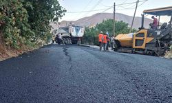 Hakkari'de Kazandıoğlu semti ilk defa asfalta kavuştu