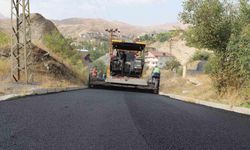 Hakkari'de sıcak asfalt çalışması