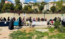 Şemdinli'de Gazze'ye yardım için kermes düzenlendi