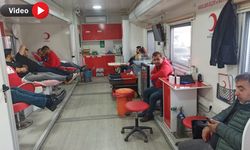 Yüksekova'da vatandaşlar kan bağışında bulunuyor