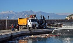 Tekne ve ağ parçaları fırtınanın boyutunu gözler önüne serdi