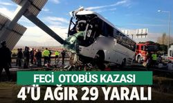 Turistleri taşıyan otobüs otomobille çarpıştı: 4'ü ağır 29 kişi yaralandı