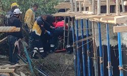 Van’da inşaatta çökme meydana geldi: 2 işçi göçük altında kaldı